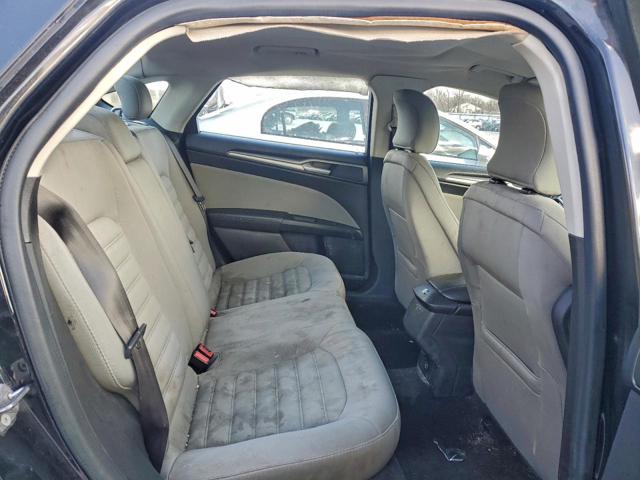 Ford Fusion S Image 10