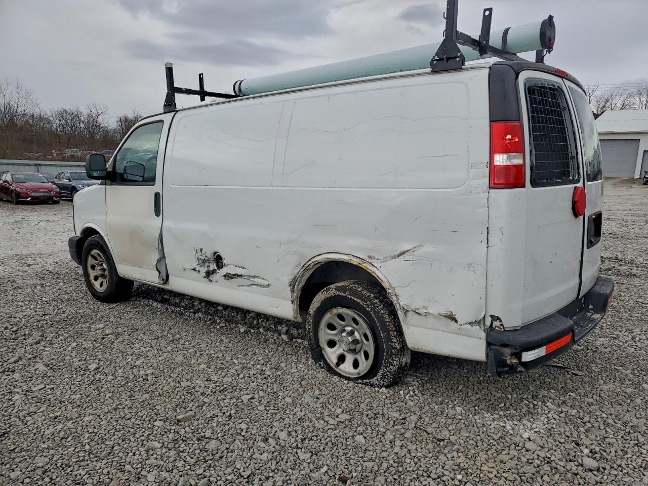 Chevrolet Express Image 5