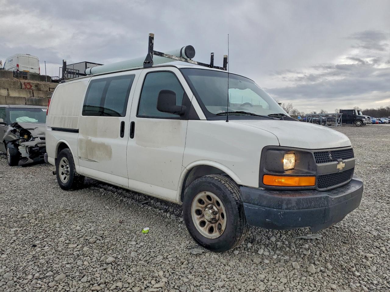 Chevrolet Express Image 2
