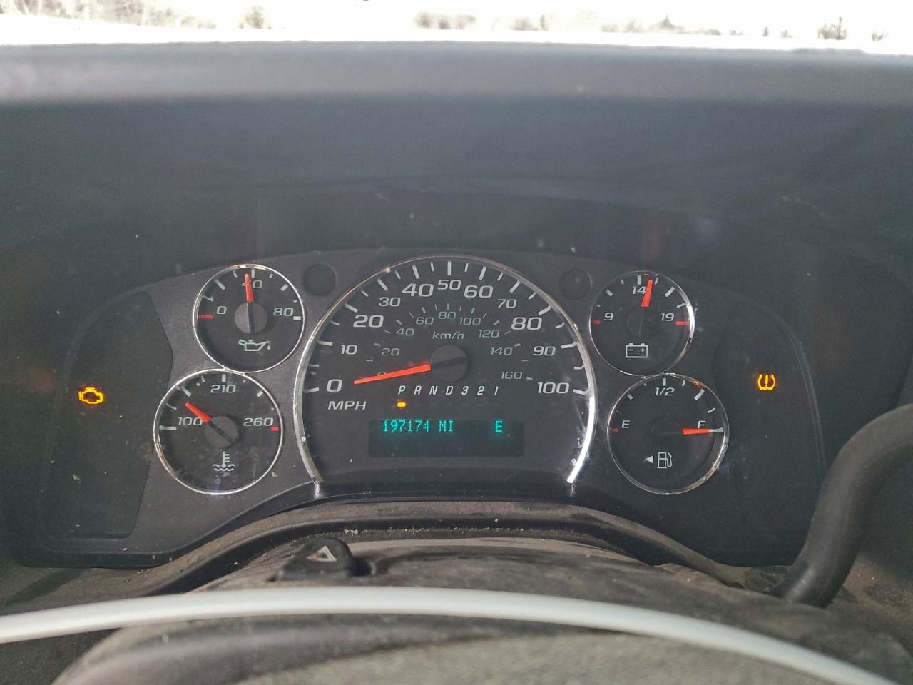 Chevrolet Express Image 9