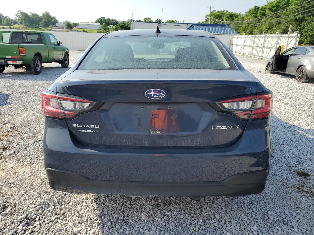 Subaru Legacy Premium Image 4