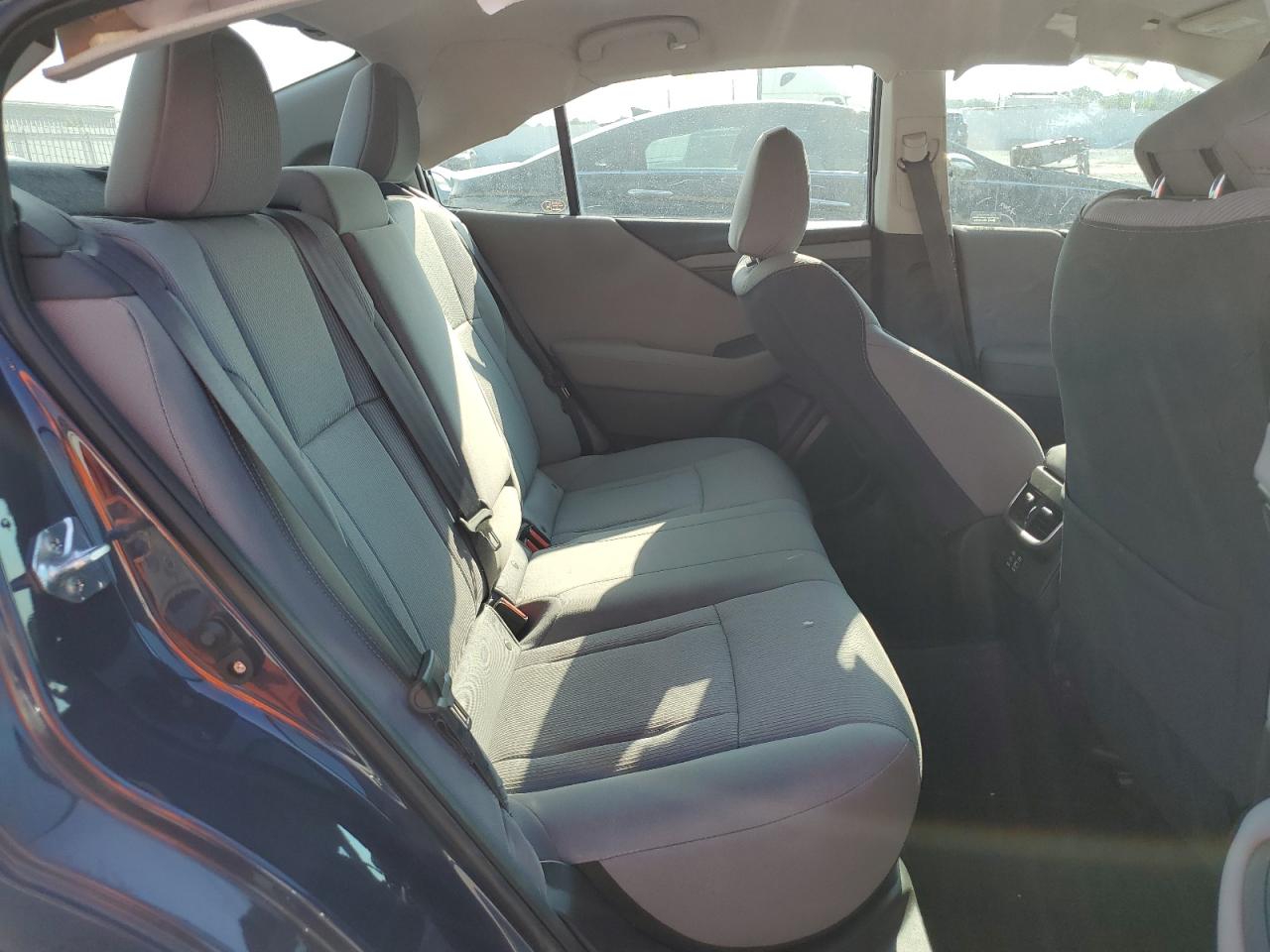 Subaru Legacy Premium Image 10