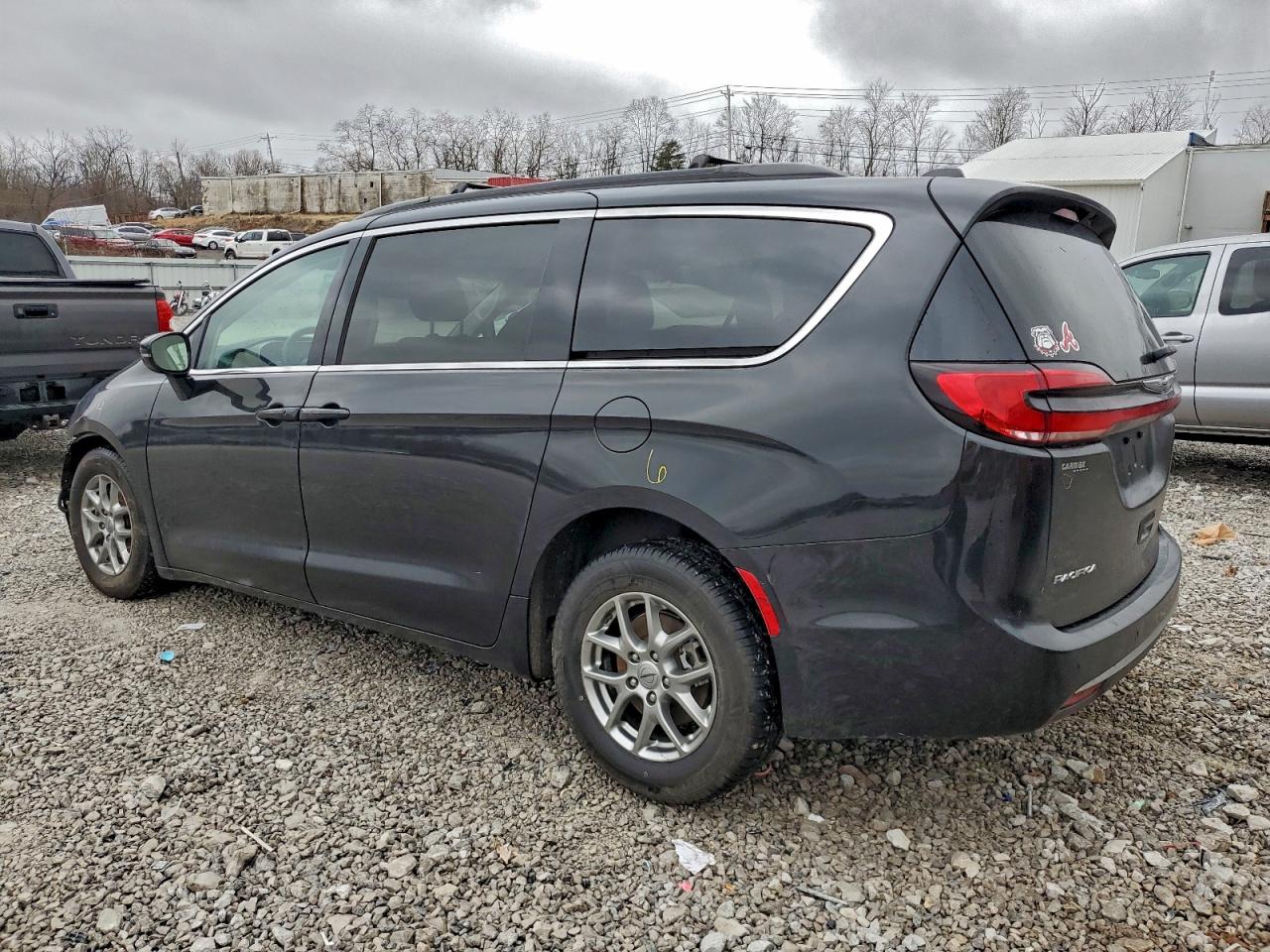Chrysler Pacifica Touring Image 3