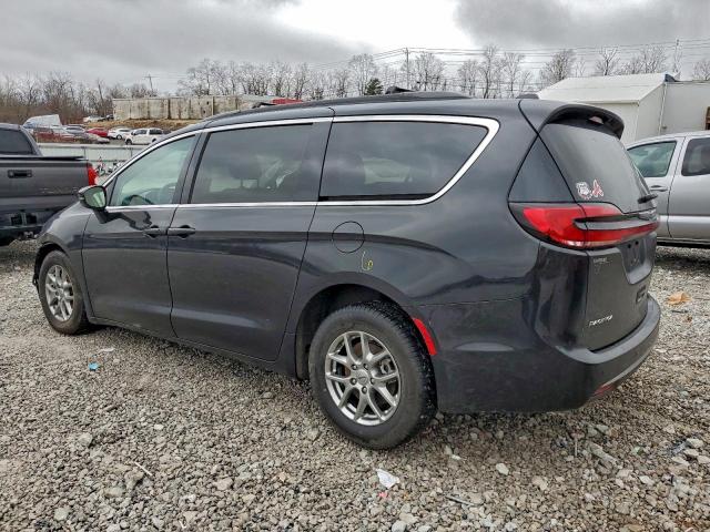 Chrysler Pacifica Touring Image 3