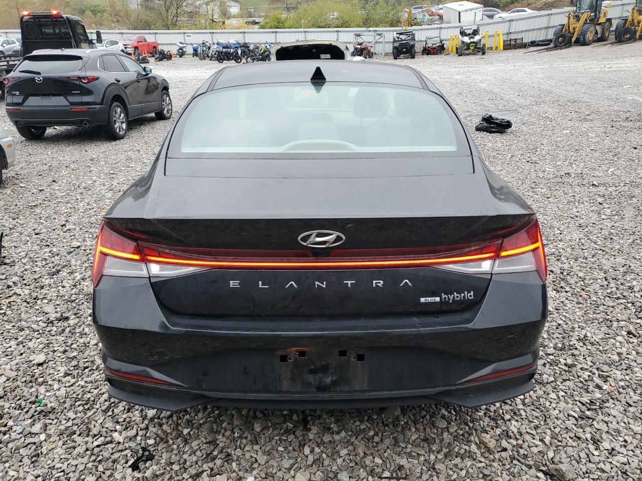 Hyundai ELANTRA Blue Image 10