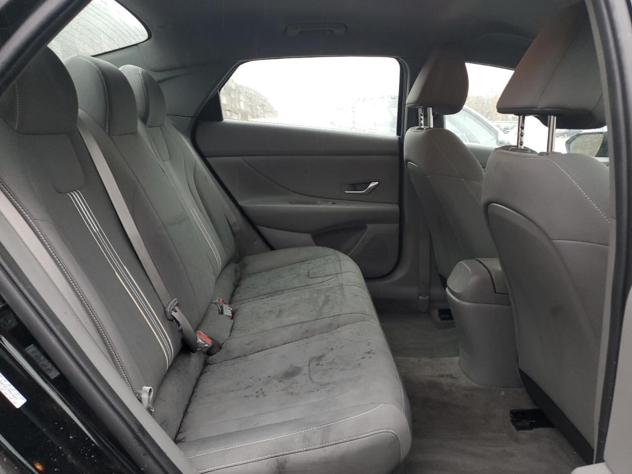 Hyundai ELANTRA Blue Image 4