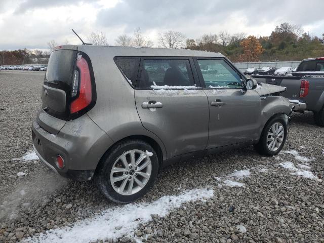 Kia Soul + Image 12