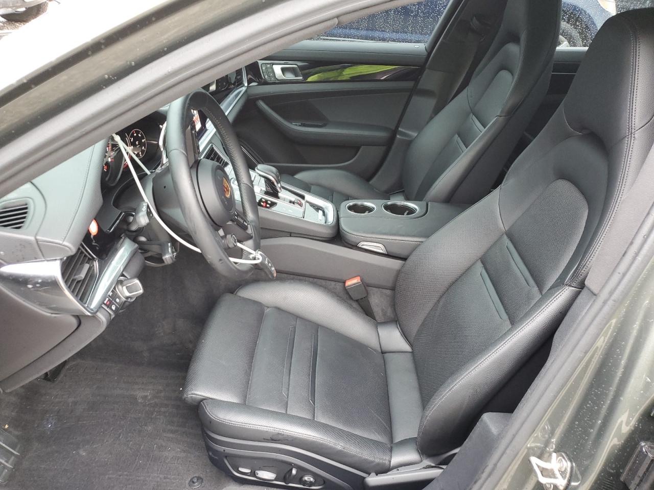 Porsche Panamera Base Image 6