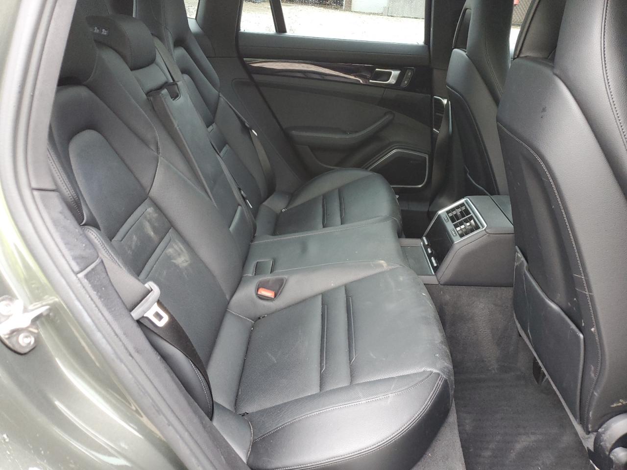 Porsche Panamera Base Image 3