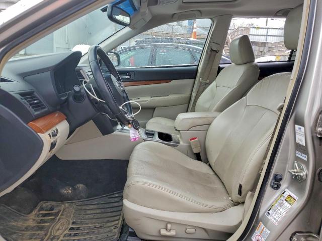 Subaru Outback 2.5i Limited Image 11