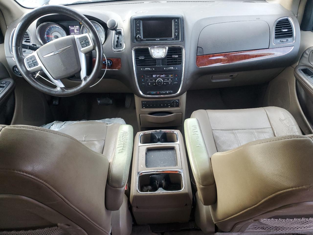 Chrysler Minivan Touring L Image 9