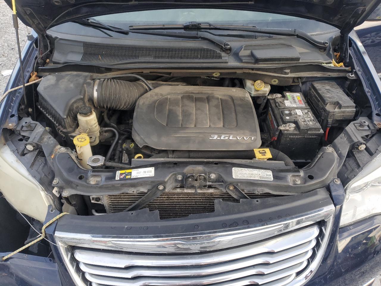 Chrysler Minivan Touring L Image 10