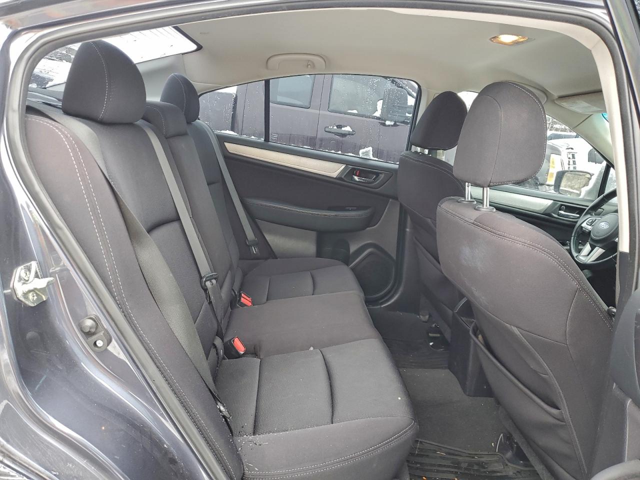 Subaru Legacy 2.5i Premium Image 6