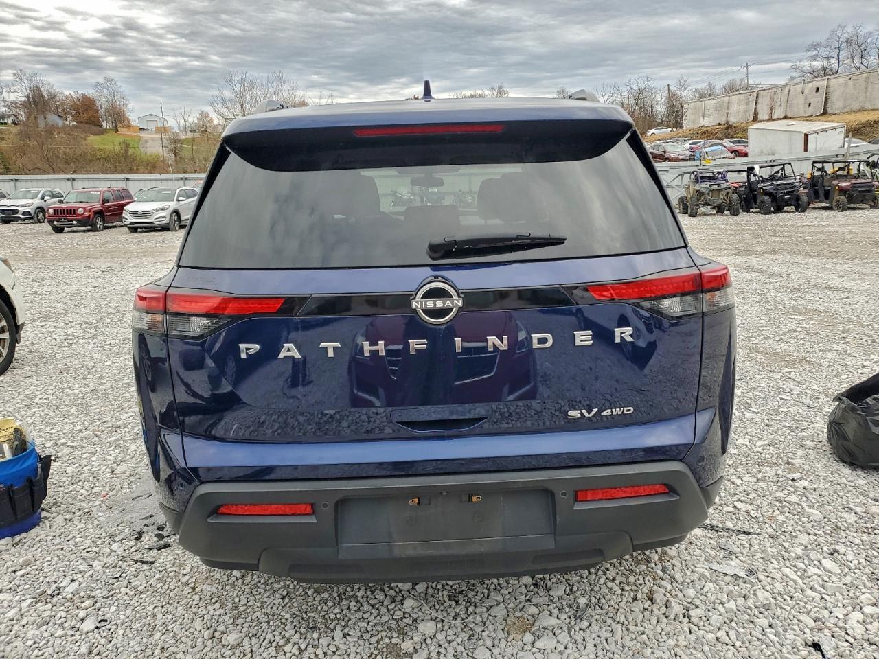 Nissan Pathfinder Sv Image 3