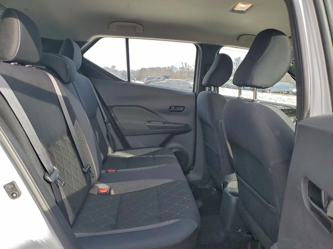 Nissan Kicks S Image 6