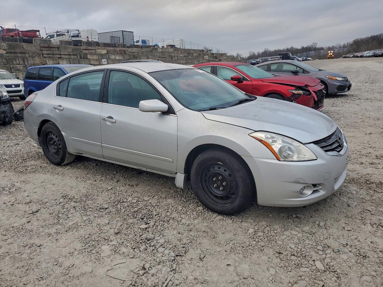 Nissan Altima Base Image 5