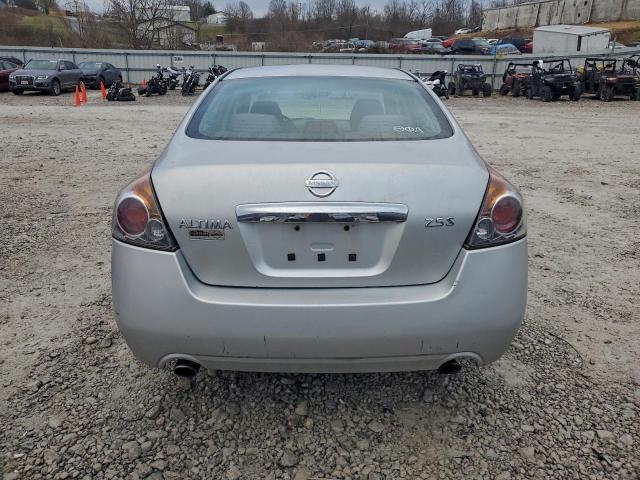 Nissan Altima Base Image 10