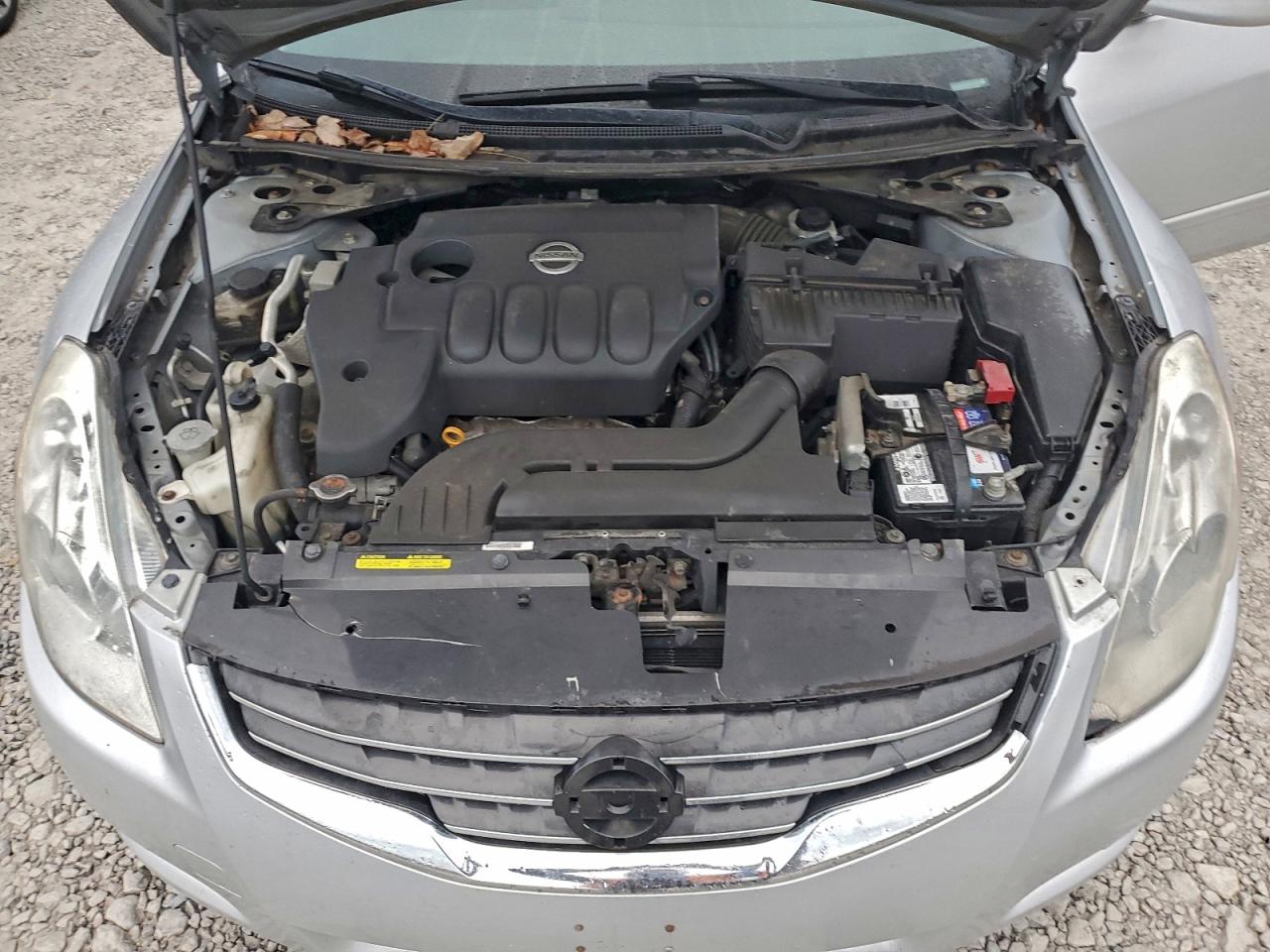 Nissan Altima Base Image 9