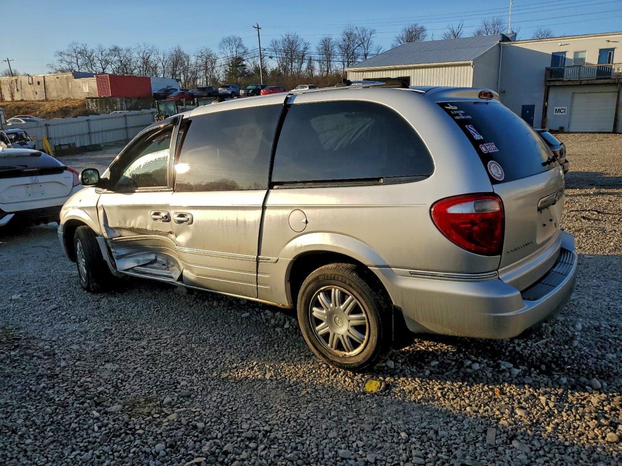 Chrysler Minivan Limited Image 11