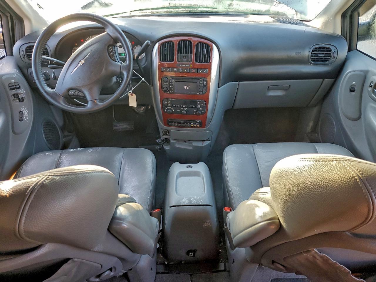 Chrysler Minivan Limited Image 12