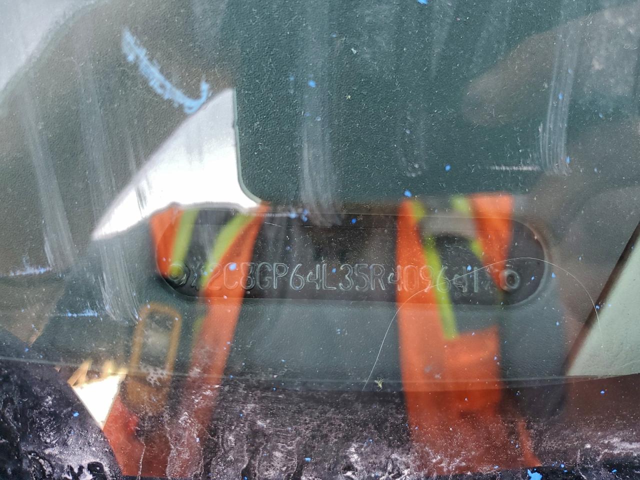 Chrysler Minivan Limited Image 9