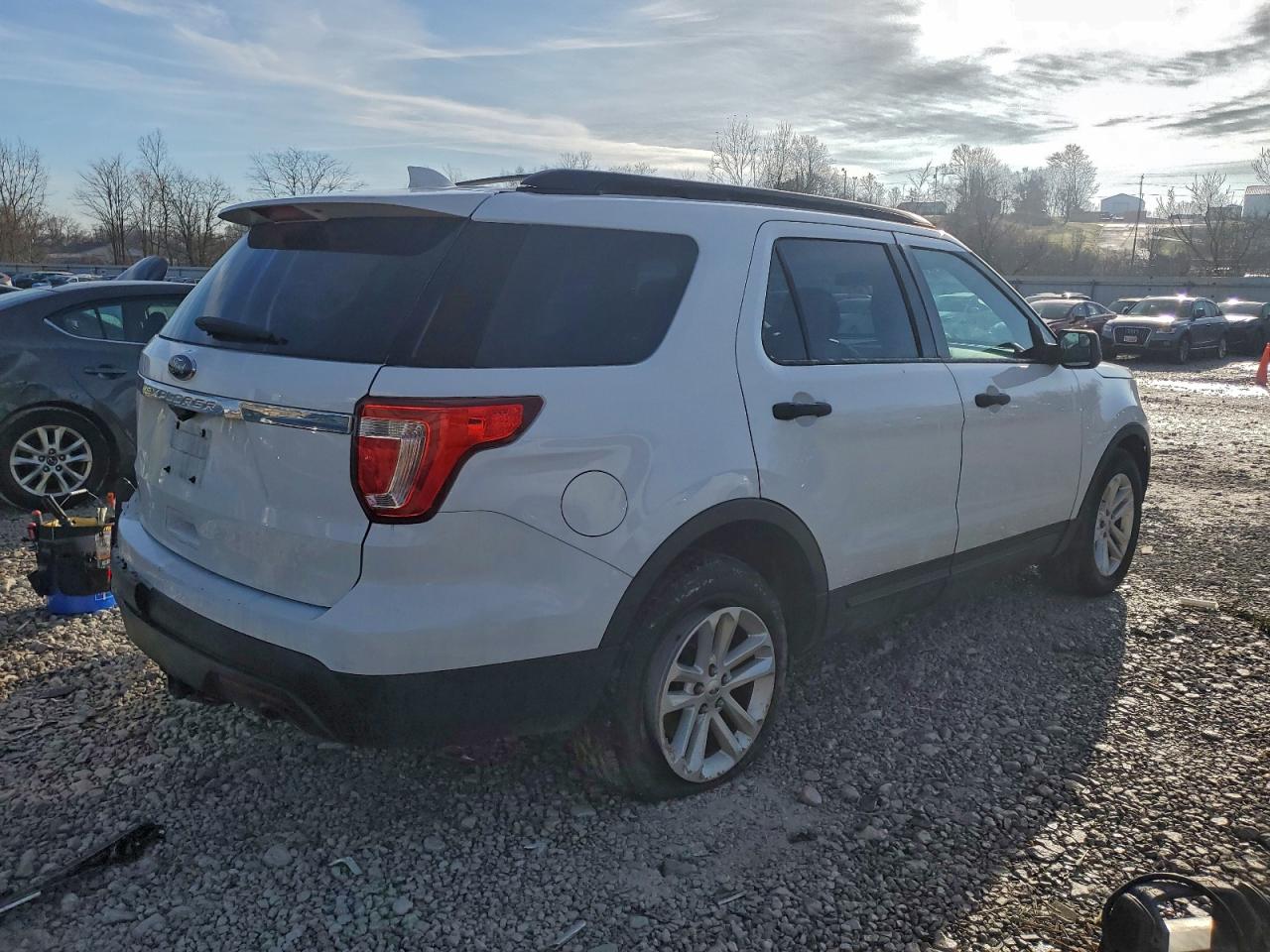 Ford Explorer Image 4
