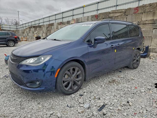  Salvage Chrysler Pacifica