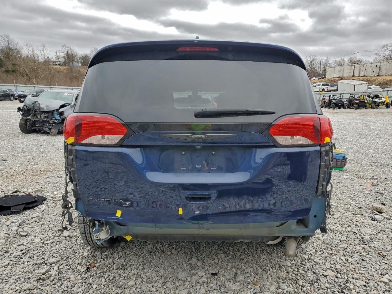 Chrysler Pacifica Touring L Image 13