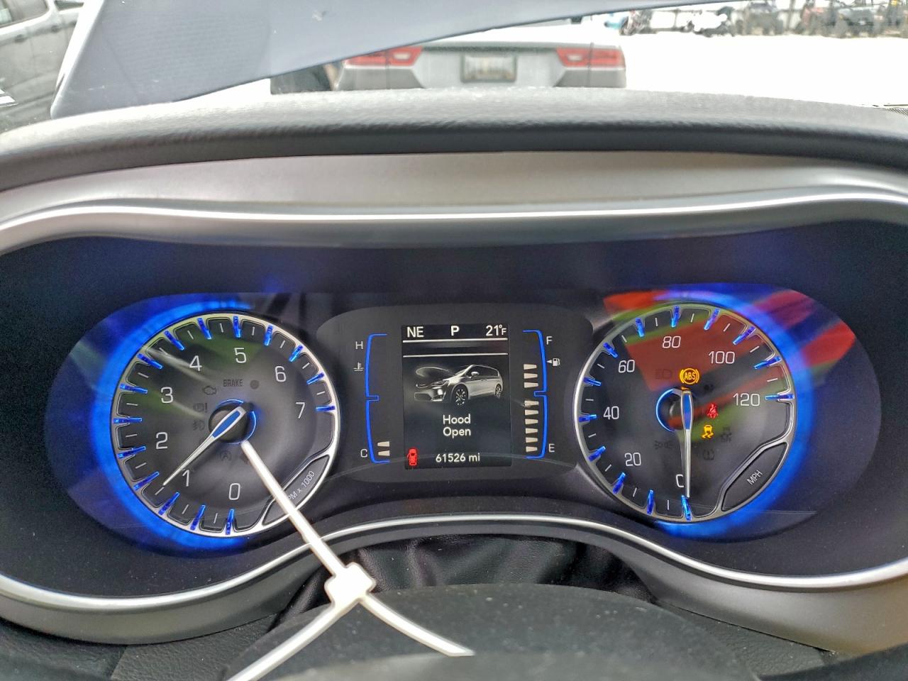 Chrysler Pacifica Touring L Image 11