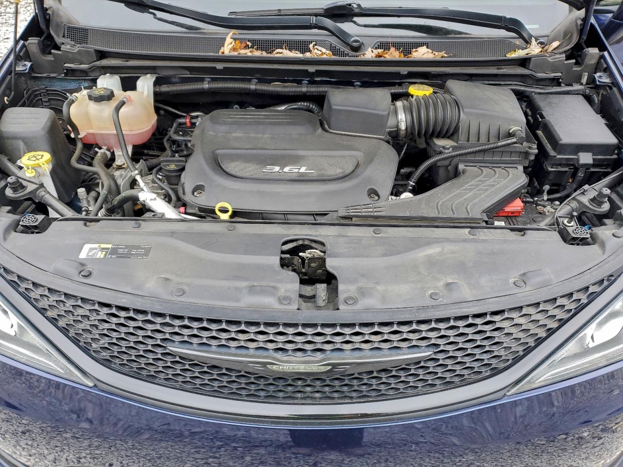 Chrysler Pacifica Touring L Image 3