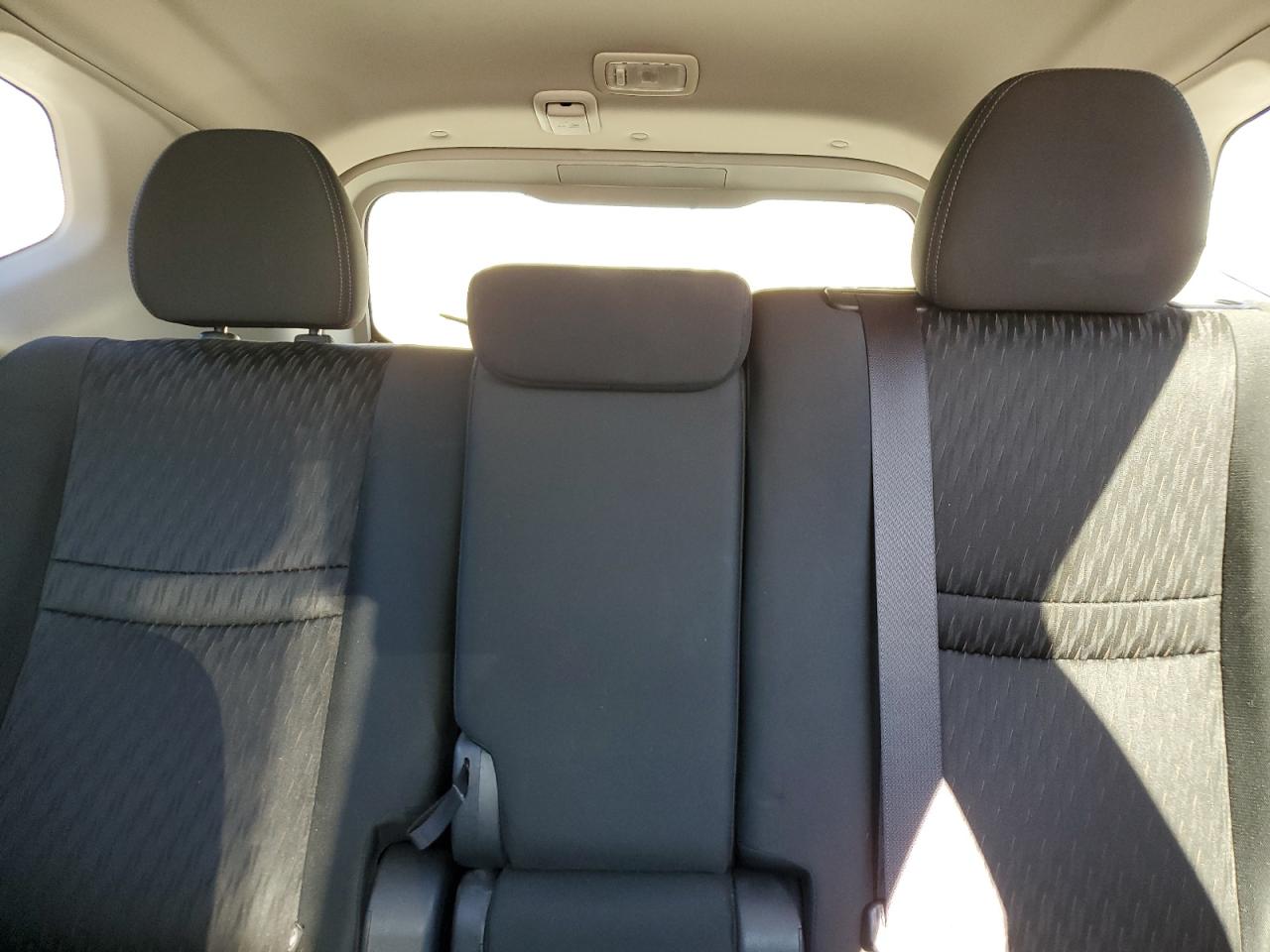 Nissan Rogue S Image 9