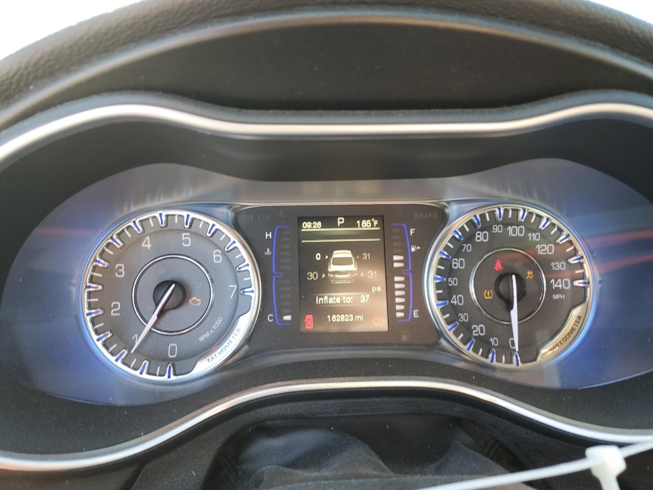 Chrysler 200 Limited Image 12