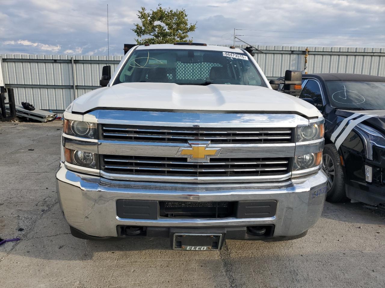 Chevrolet Silverado K3500 Image 4