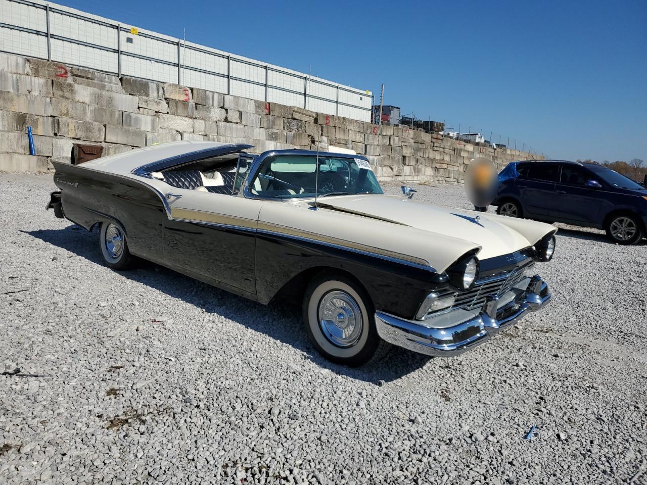 Ford Fairlane Image 8