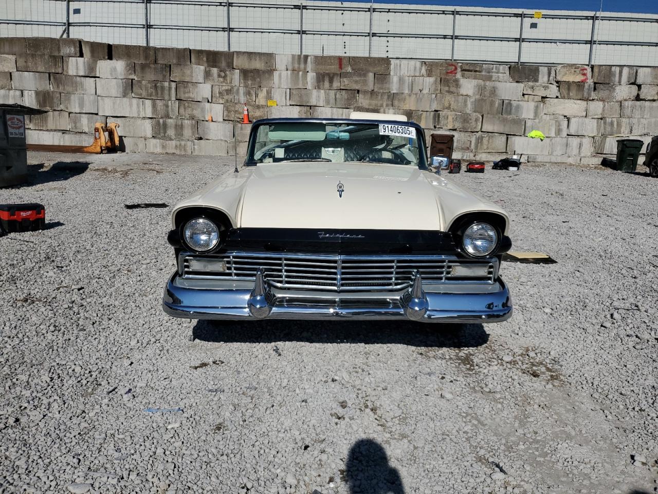 Ford Fairlane Image 6