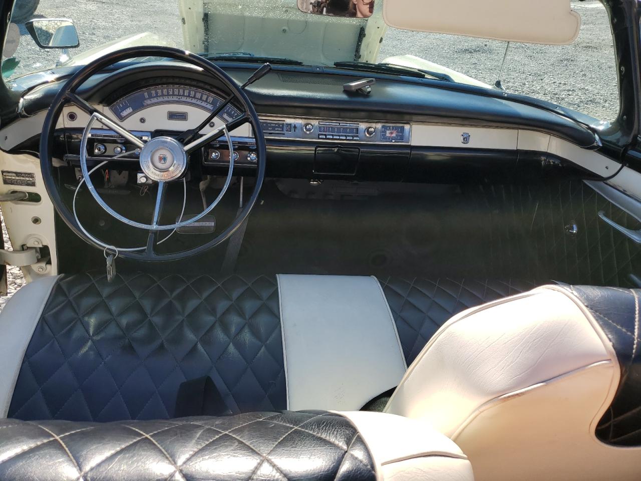 Ford Fairlane Image 5