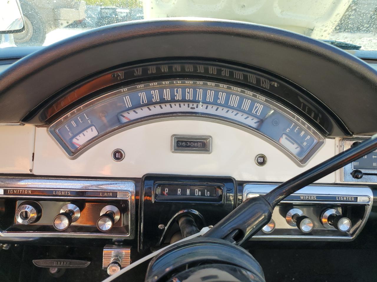 Ford Fairlane Image 2