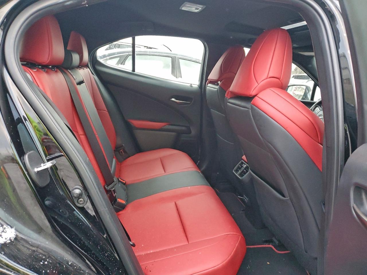 Lexus Ux 250h Base Image 9