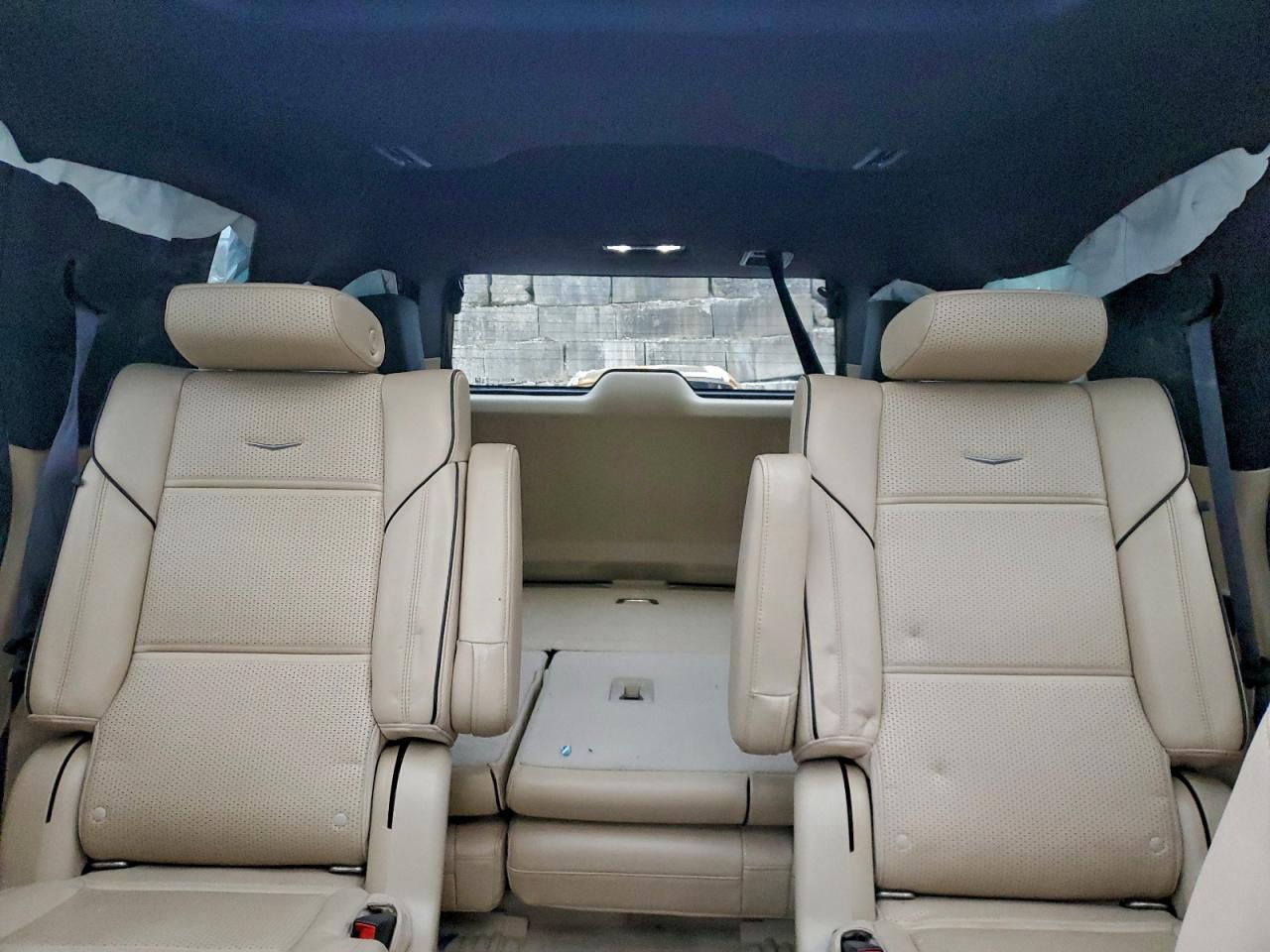 Cadillac Escalade Premium Luxury Image 7