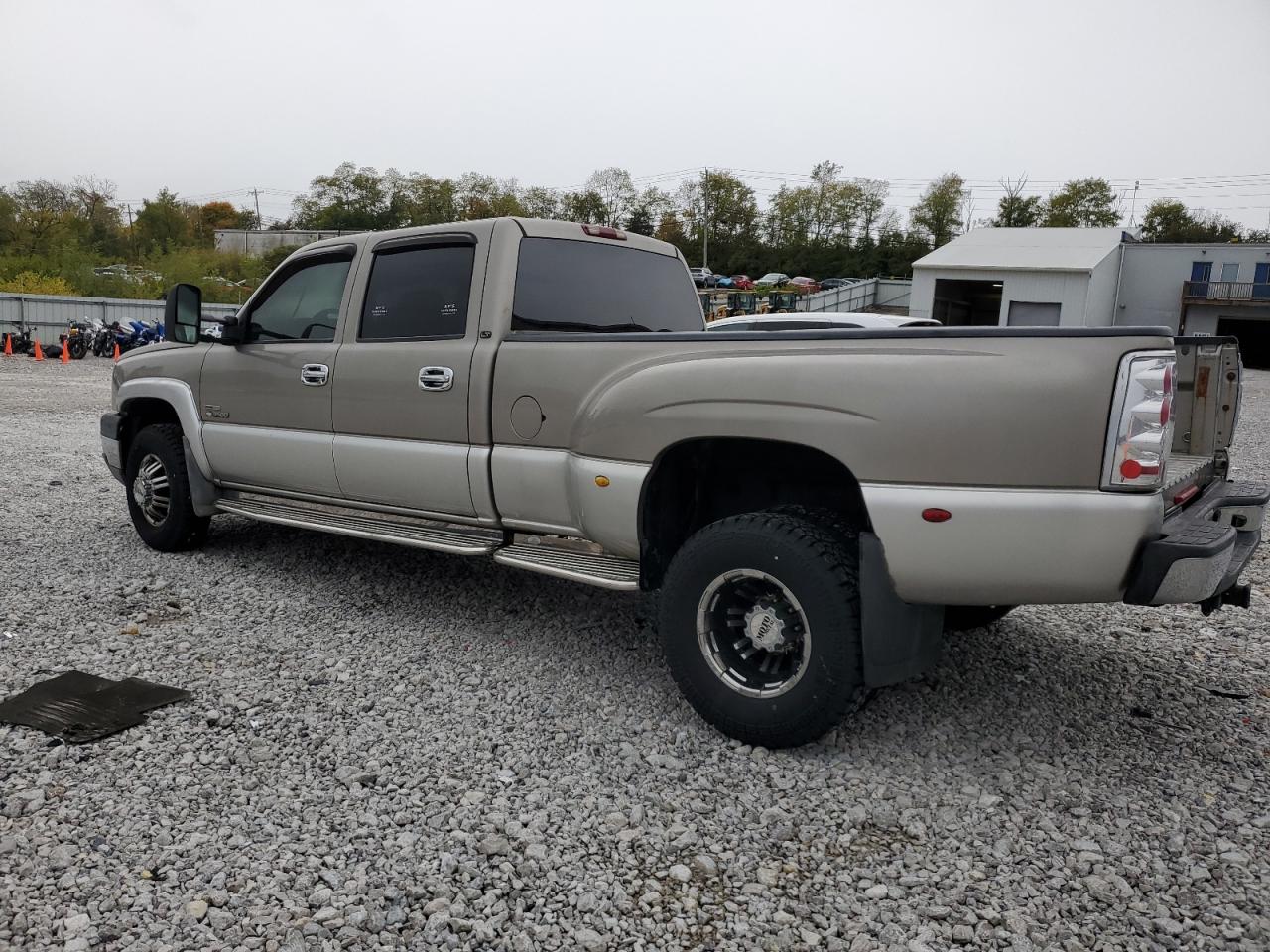 Chevrolet Silverado C3500 Image 12