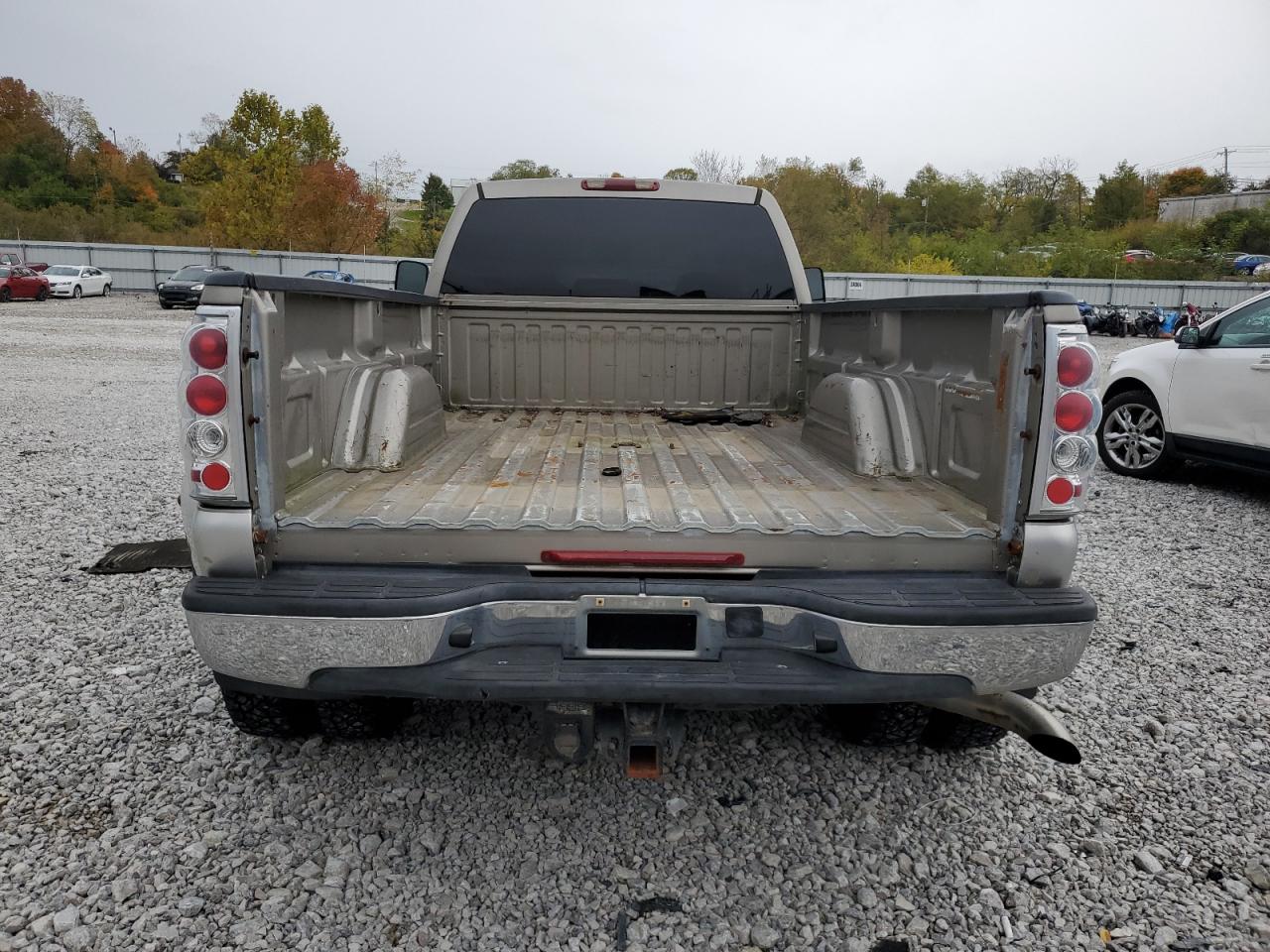 Chevrolet Silverado C3500 Image 8