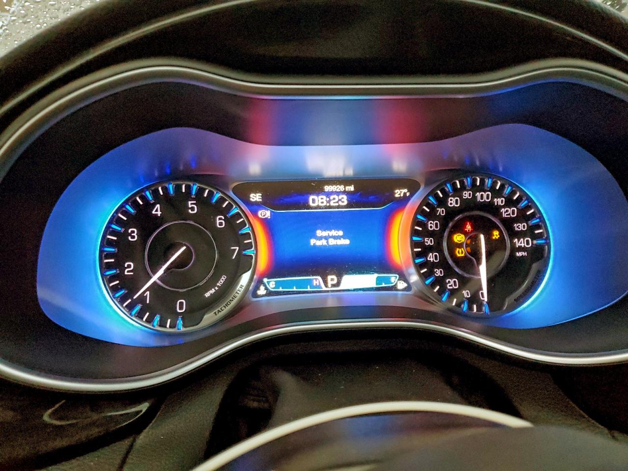 Chrysler 200 C Image 5