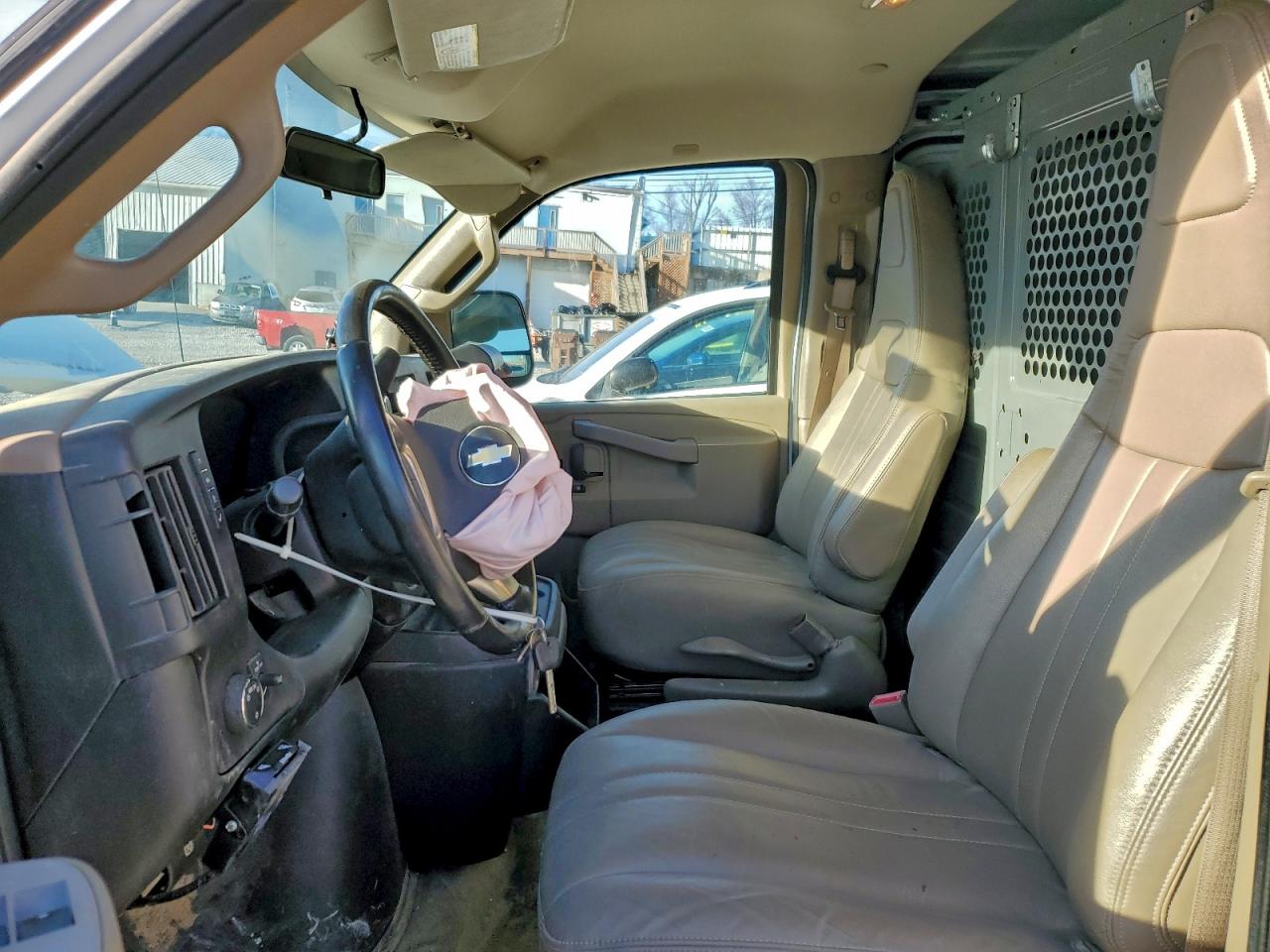 Chevrolet Express Image 3