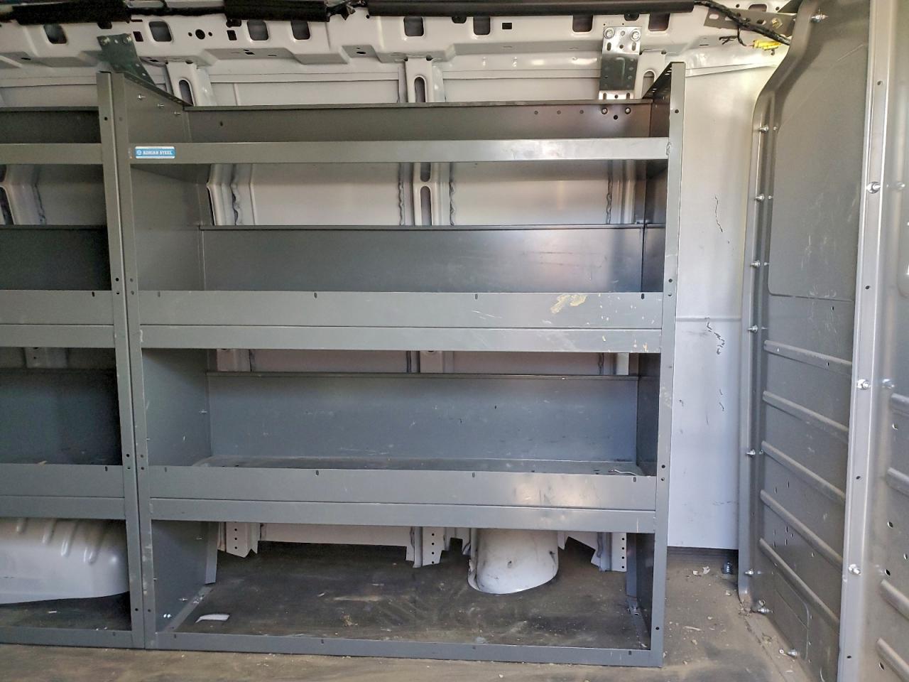 Chevrolet Express Image 6