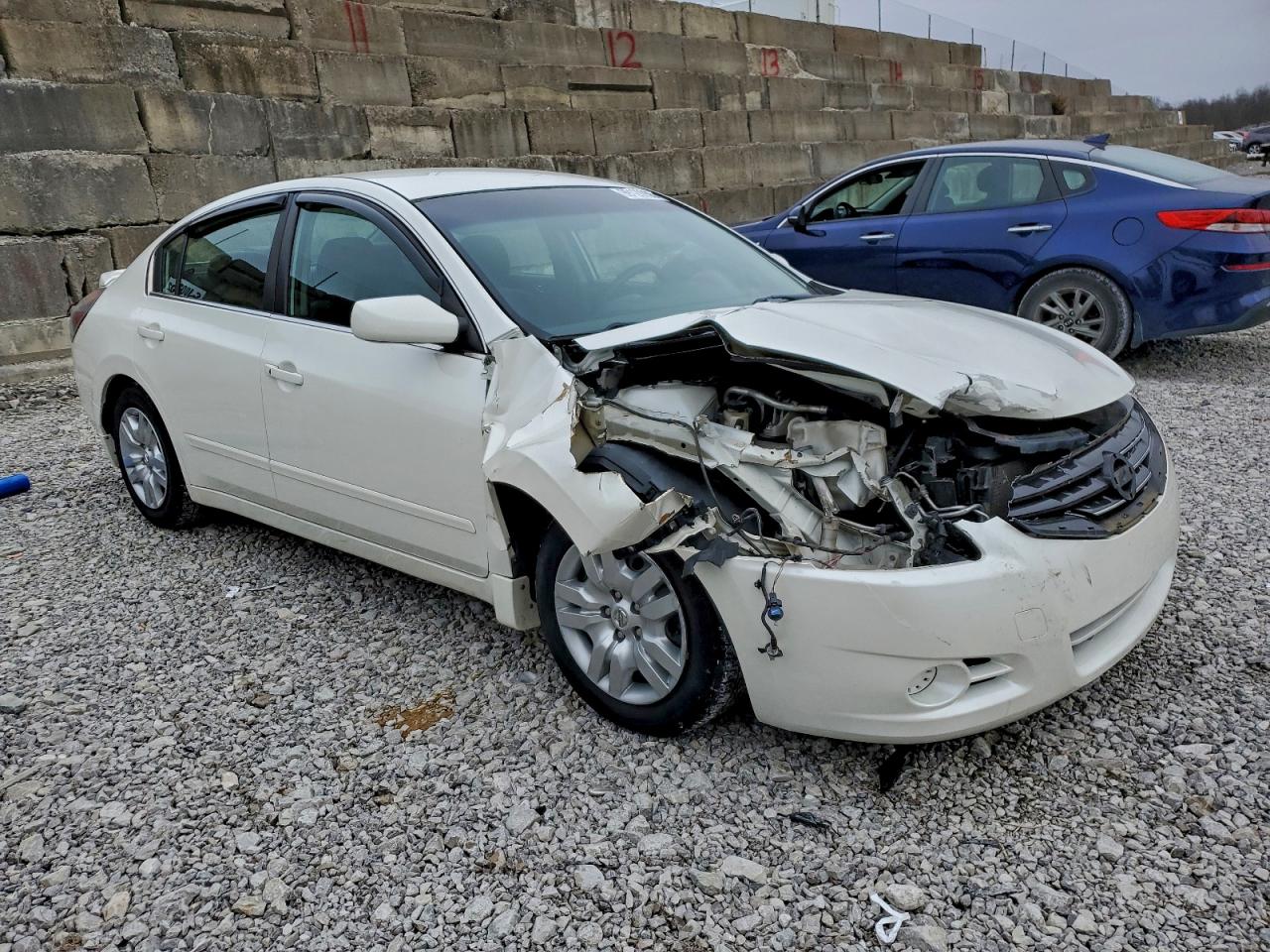 Nissan Altima Base Image 5