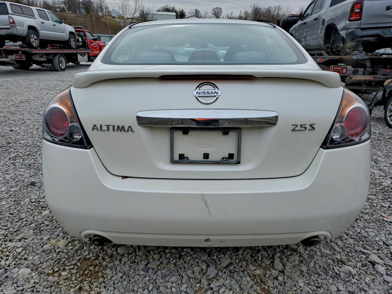 Nissan Altima Base Image 6