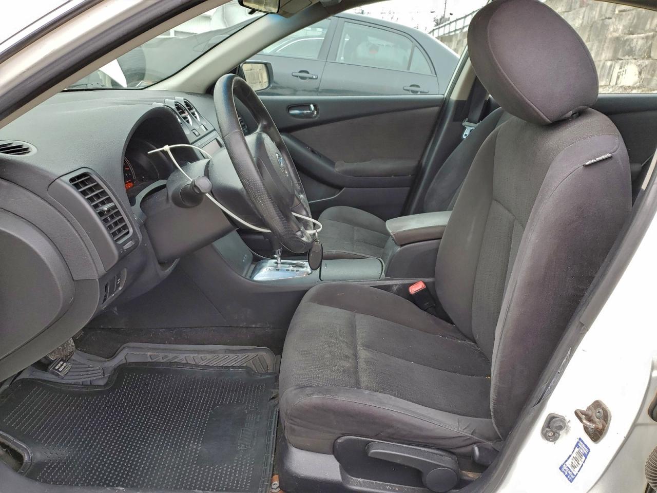 Nissan Altima Base Image 3
