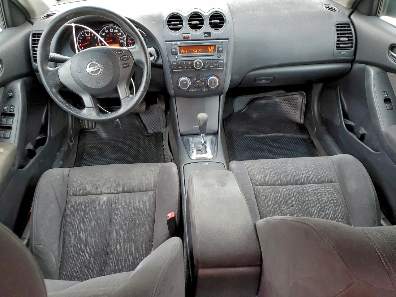 Nissan Altima Base Image 8
