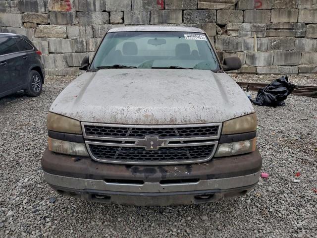 Chevrolet Silverado C1500 Image 5