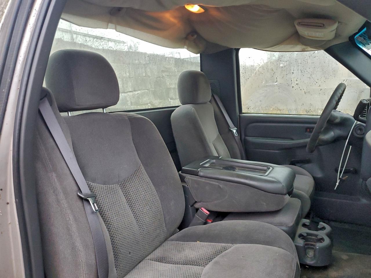 Chevrolet Silverado C1500 Image 8